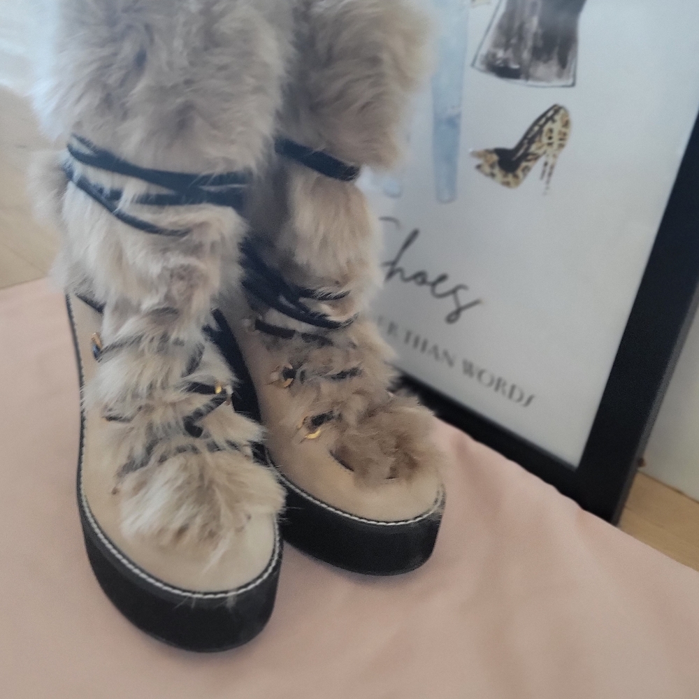 Stuart Weitzman Fur boots Lace Up